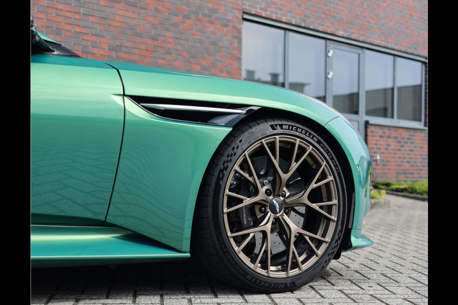 Aston Martin DB12 4.0 V8 | Iridiscent Emerald - Oxford Tan Aston Martin DB12 4.0 V8 | Iridiscent Emerald - Oxford Tan
