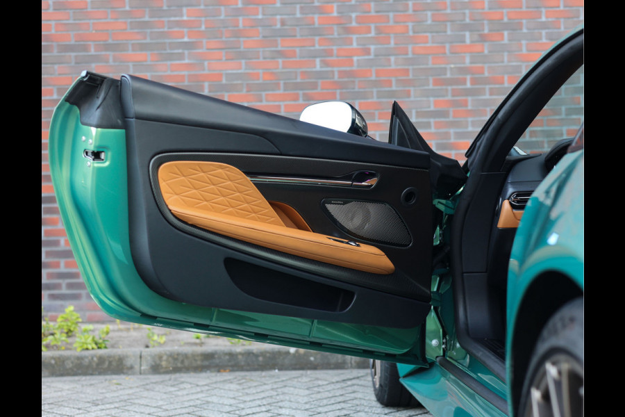Aston Martin DB12 4.0 V8 | Iridiscent Emerald - Oxford Tan Aston Martin DB12 4.0 V8 | Iridiscent Emerald - Oxford Tan
