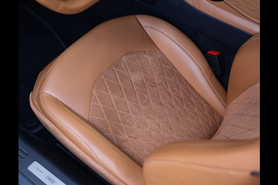 Aston Martin DB12 4.0 V8 | Iridiscent Emerald - Oxford Tan Aston Martin DB12 4.0 V8 | Iridiscent Emerald - Oxford Tan