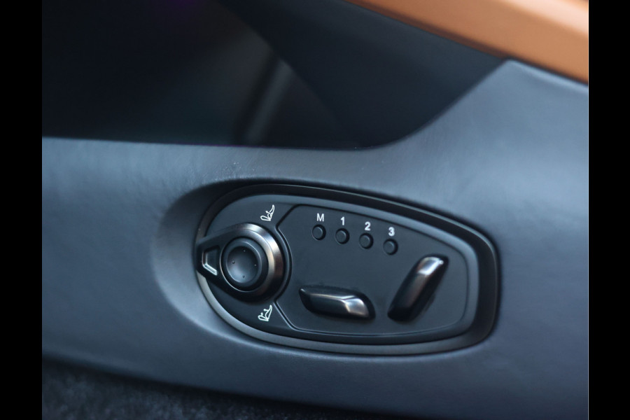 Aston Martin DB12 4.0 V8 | Iridiscent Emerald - Oxford Tan Aston Martin DB12 4.0 V8 | Iridiscent Emerald - Oxford Tan