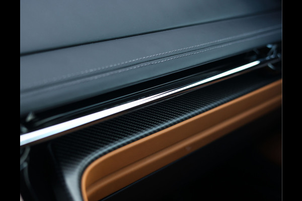 Aston Martin DB12 4.0 V8 | Iridiscent Emerald - Oxford Tan Aston Martin DB12 4.0 V8 | Iridiscent Emerald - Oxford Tan