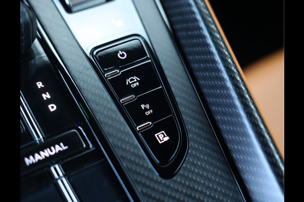 Aston Martin DB12 4.0 V8 | Iridiscent Emerald - Oxford Tan Aston Martin DB12 4.0 V8 | Iridiscent Emerald - Oxford Tan