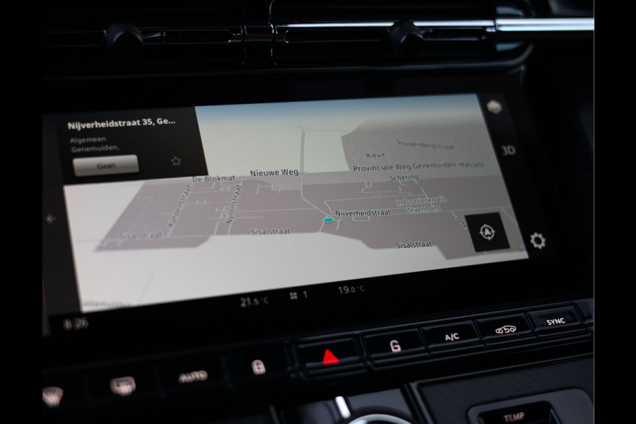 Aston Martin DB12 4.0 V8 | Iridiscent Emerald - Oxford Tan Aston Martin DB12 4.0 V8 | Iridiscent Emerald - Oxford Tan