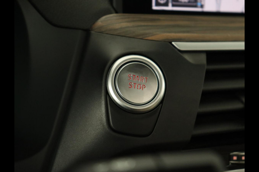 BMW X3 xDrive30e M Sport | Panoramadak | Trekhaak | Head-Up | Stoelverwarming | Leder | Live Cockpit | Stuurverwarming | Carplay | Camera | 20'' | Navigatie | Keyless | PHEV | Plug In BMW X3 xDrive30e M Sport | Panoramadak | Trekhaak | Head-Up | Stoelverwarming | Leder | Live Cockpit | Stuurverwarming | Carplay | Camera | 20'' | Navigatie | Keyless | PHEV | Plug In