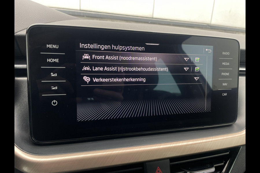 Škoda SCALA 1.0 TSI Sport Business | Carplay | Navi | Virtual cockpit | Climate | PDC Škoda SCALA 1.0 TSI Sport Business | Carplay | Navi | Virtual cockpit | Climate | PDC