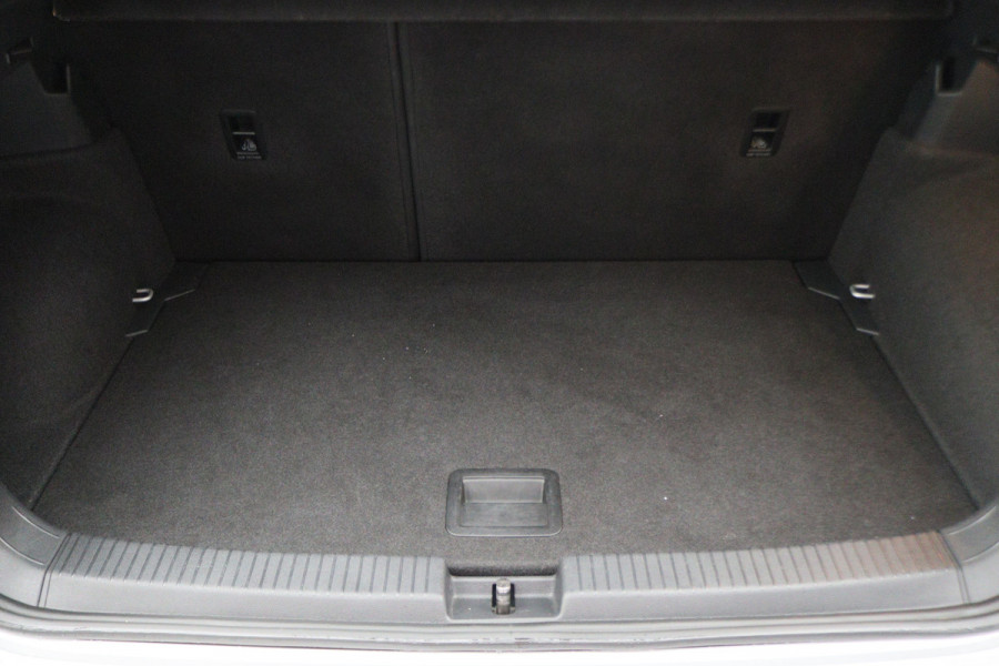 Volkswagen T-Cross 1.0 TSI DSG Style Climate, ACC, Camera, Apple Carplay, Rijstrooksensor, DAB, PDC, 16'' Volkswagen T-Cross 1.0 TSI DSG Style Climate, ACC, Camera, Apple Carplay, Rijstrooksensor, DAB, PDC, 16''