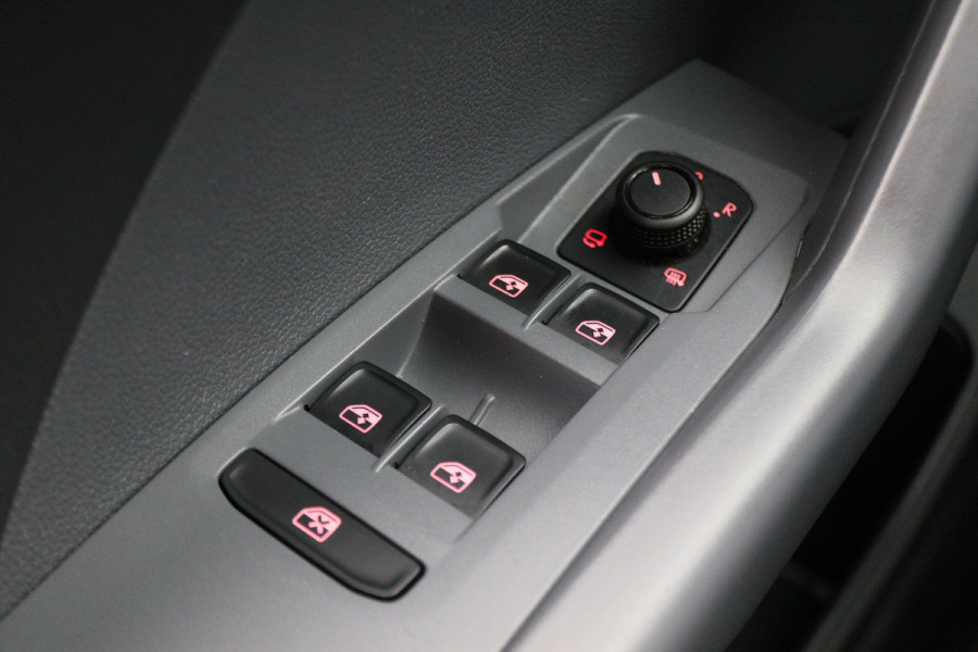 Volkswagen T-Cross 1.0 TSI DSG Style Climate, ACC, Camera, Apple Carplay, Rijstrooksensor, DAB, PDC, 16'' Volkswagen T-Cross 1.0 TSI DSG Style Climate, ACC, Camera, Apple Carplay, Rijstrooksensor, DAB, PDC, 16''