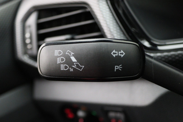 Volkswagen T-Cross 1.0 TSI DSG Style Climate, ACC, Camera, Apple Carplay, Rijstrooksensor, DAB, PDC, 16'' Volkswagen T-Cross 1.0 TSI DSG Style Climate, ACC, Camera, Apple Carplay, Rijstrooksensor, DAB, PDC, 16''