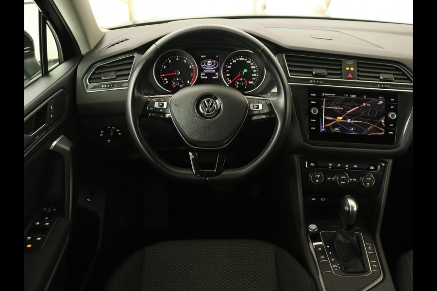 Volkswagen Tiguan Allspace 1.5 TSI Comfortline 7-persoons | 1e eigenaar | Trekhaak | Adaptive cruise | Keyless | Carplay | Navigatie | Climate control | DAB | Parkeerhulp | Bluetooth