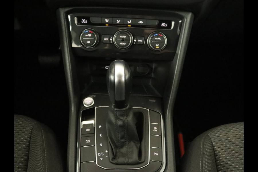 Volkswagen Tiguan Allspace 1.5 TSI Comfortline 7-persoons | 1e eigenaar | Trekhaak | Adaptive cruise | Keyless | Carplay | Navigatie | Climate control | DAB | Parkeerhulp | Bluetooth