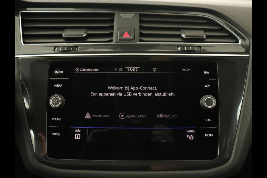 Volkswagen Tiguan Allspace 1.5 TSI Comfortline 7-persoons | 1e eigenaar | Trekhaak | Adaptive cruise | Keyless | Carplay | Navigatie | Climate control | DAB | Parkeerhulp | Bluetooth