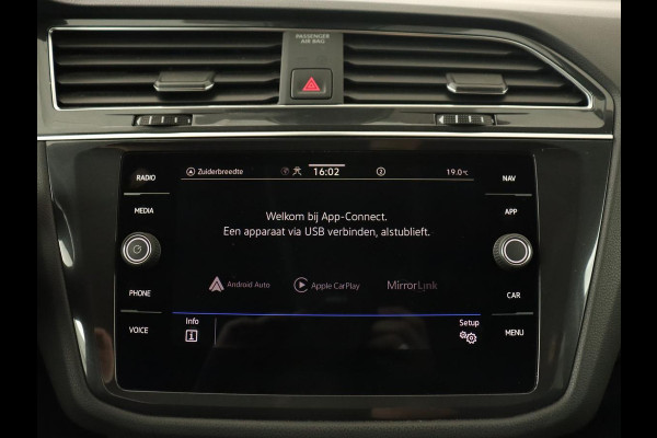 Volkswagen Tiguan Allspace 1.5 TSI Comfortline 7-persoons | 1e eigenaar | Trekhaak | Adaptive cruise | Keyless | Carplay | Navigatie | Climate control | DAB | Parkeerhulp | Bluetooth