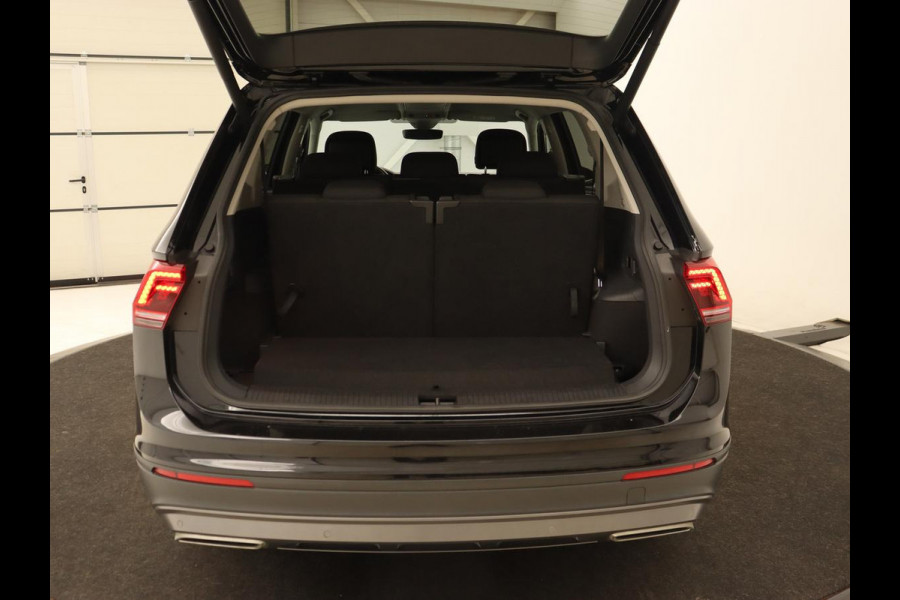 Volkswagen Tiguan Allspace 1.5 TSI Comfortline 7-persoons | 1e eigenaar | Trekhaak | Adaptive cruise | Keyless | Carplay | Navigatie | Climate control | DAB | Parkeerhulp | Bluetooth