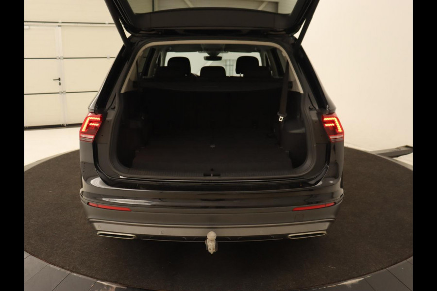 Volkswagen Tiguan Allspace 1.5 TSI Comfortline 7-persoons | 1e eigenaar | Trekhaak | Adaptive cruise | Keyless | Carplay | Navigatie | Climate control | DAB | Parkeerhulp | Bluetooth