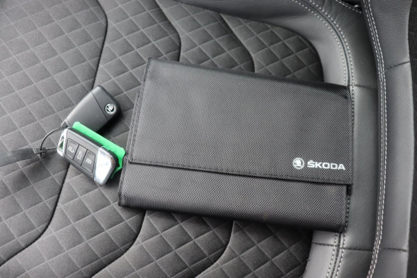 Škoda Kodiaq 1.5 TSI Business Edition Plus org.NL camera's trekhaak el.dak el.klep canton parkeerhulp Škoda Kodiaq 1.5 TSI Business Edition Plus org.NL camera's trekhaak el.dak el.klep canton parkeerhulp