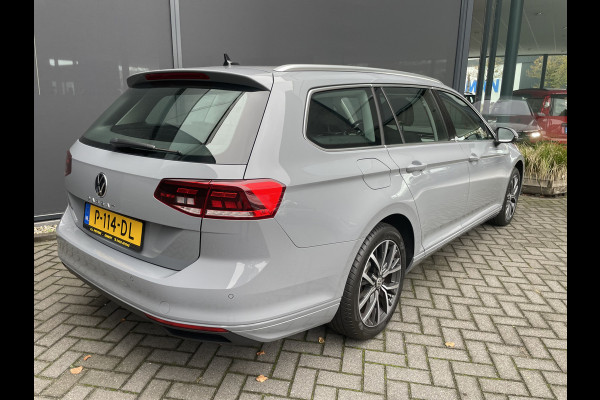 Volkswagen Passat Variant 1.5 TSI Business Climate control - Cruise control - A-uitrijcamera - Bluetooth - Keyless entry - Mistlampen - Licht metalen velgen - Navigatie/Multimedia Volkswagen Passat Variant 1.5 TSI Business Climate control - Cruise control - A-uitrijcamera - Bluetooth - Keyless entry - Mistlampen - Licht metalen velgen - Navigatie/Multimedia