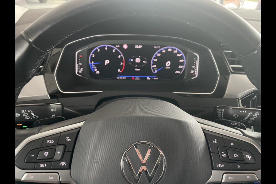 Volkswagen Passat Variant 1.5 TSI Business Climate control - Cruise control - A-uitrijcamera - Bluetooth - Keyless entry - Mistlampen - Licht metalen velgen - Navigatie/Multimedia Volkswagen Passat Variant 1.5 TSI Business Climate control - Cruise control - A-uitrijcamera - Bluetooth - Keyless entry - Mistlampen - Licht metalen velgen - Navigatie/Multimedia