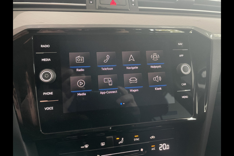 Volkswagen Passat Variant 1.5 TSI Business Climate control - Cruise control - A-uitrijcamera - Bluetooth - Keyless entry - Mistlampen - Licht metalen velgen - Navigatie/Multimedia Volkswagen Passat Variant 1.5 TSI Business Climate control - Cruise control - A-uitrijcamera - Bluetooth - Keyless entry - Mistlampen - Licht metalen velgen - Navigatie/Multimedia