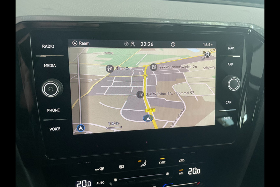 Volkswagen Passat Variant 1.5 TSI Business Climate control - Cruise control - A-uitrijcamera - Bluetooth - Keyless entry - Mistlampen - Licht metalen velgen - Navigatie/Multimedia Volkswagen Passat Variant 1.5 TSI Business Climate control - Cruise control - A-uitrijcamera - Bluetooth - Keyless entry - Mistlampen - Licht metalen velgen - Navigatie/Multimedia