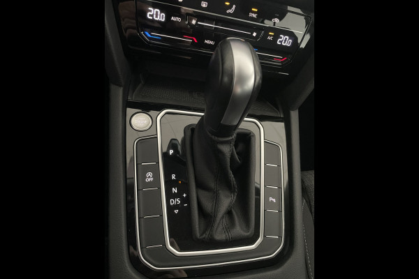 Volkswagen Passat Variant 1.5 TSI Business Climate control - Cruise control - A-uitrijcamera - Bluetooth - Keyless entry - Mistlampen - Licht metalen velgen - Navigatie/Multimedia Volkswagen Passat Variant 1.5 TSI Business Climate control - Cruise control - A-uitrijcamera - Bluetooth - Keyless entry - Mistlampen - Licht metalen velgen - Navigatie/Multimedia