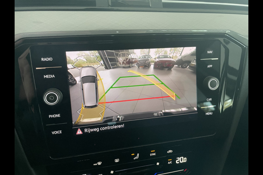 Volkswagen Passat Variant 1.5 TSI Business Climate control - Cruise control - A-uitrijcamera - Bluetooth - Keyless entry - Mistlampen - Licht metalen velgen - Navigatie/Multimedia Volkswagen Passat Variant 1.5 TSI Business Climate control - Cruise control - A-uitrijcamera - Bluetooth - Keyless entry - Mistlampen - Licht metalen velgen - Navigatie/Multimedia