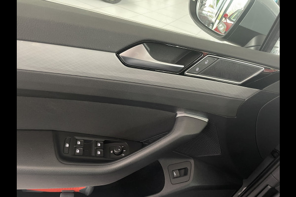 Volkswagen Passat Variant 1.5 TSI Business Climate control - Cruise control - A-uitrijcamera - Bluetooth - Keyless entry - Mistlampen - Licht metalen velgen - Navigatie/Multimedia Volkswagen Passat Variant 1.5 TSI Business Climate control - Cruise control - A-uitrijcamera - Bluetooth - Keyless entry - Mistlampen - Licht metalen velgen - Navigatie/Multimedia