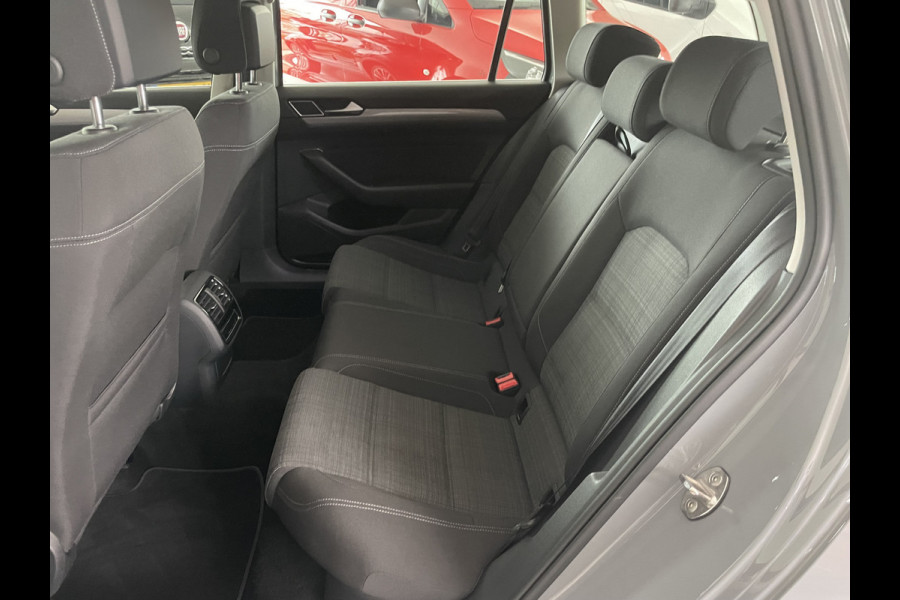 Volkswagen Passat Variant 1.5 TSI Business Climate control - Cruise control - A-uitrijcamera - Bluetooth - Keyless entry - Mistlampen - Licht metalen velgen - Navigatie/Multimedia Volkswagen Passat Variant 1.5 TSI Business Climate control - Cruise control - A-uitrijcamera - Bluetooth - Keyless entry - Mistlampen - Licht metalen velgen - Navigatie/Multimedia