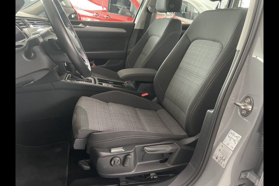 Volkswagen Passat Variant 1.5 TSI Business Climate control - Cruise control - A-uitrijcamera - Bluetooth - Keyless entry - Mistlampen - Licht metalen velgen - Navigatie/Multimedia Volkswagen Passat Variant 1.5 TSI Business Climate control - Cruise control - A-uitrijcamera - Bluetooth - Keyless entry - Mistlampen - Licht metalen velgen - Navigatie/Multimedia