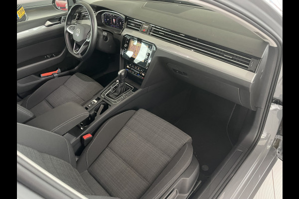 Volkswagen Passat Variant 1.5 TSI Business Climate control - Cruise control - A-uitrijcamera - Bluetooth - Keyless entry - Mistlampen - Licht metalen velgen - Navigatie/Multimedia Volkswagen Passat Variant 1.5 TSI Business Climate control - Cruise control - A-uitrijcamera - Bluetooth - Keyless entry - Mistlampen - Licht metalen velgen - Navigatie/Multimedia