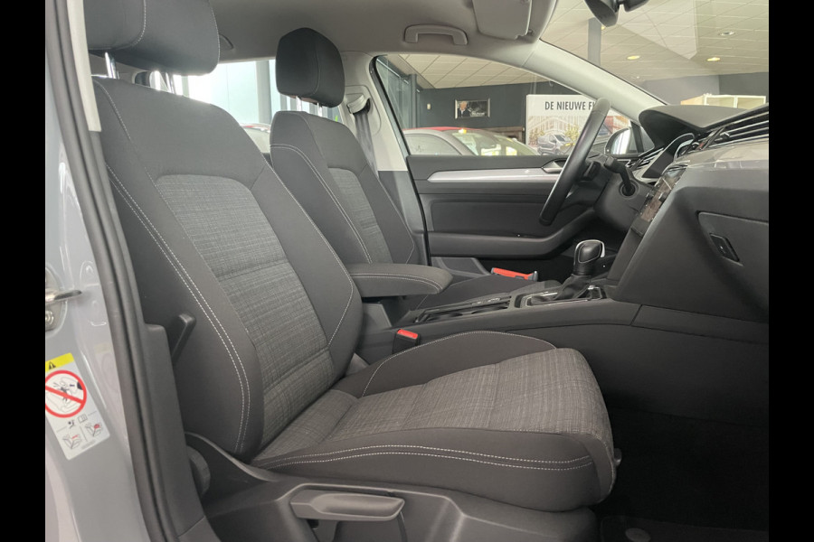 Volkswagen Passat Variant 1.5 TSI Business Climate control - Cruise control - A-uitrijcamera - Bluetooth - Keyless entry - Mistlampen - Licht metalen velgen - Navigatie/Multimedia Volkswagen Passat Variant 1.5 TSI Business Climate control - Cruise control - A-uitrijcamera - Bluetooth - Keyless entry - Mistlampen - Licht metalen velgen - Navigatie/Multimedia