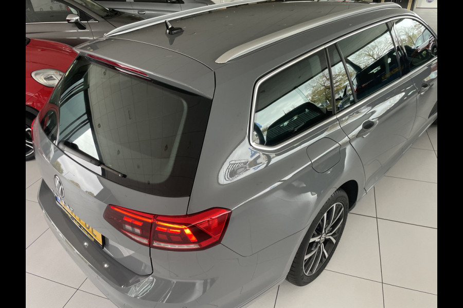 Volkswagen Passat Variant 1.5 TSI Business Climate control - Cruise control - A-uitrijcamera - Bluetooth - Keyless entry - Mistlampen - Licht metalen velgen - Navigatie/Multimedia Volkswagen Passat Variant 1.5 TSI Business Climate control - Cruise control - A-uitrijcamera - Bluetooth - Keyless entry - Mistlampen - Licht metalen velgen - Navigatie/Multimedia