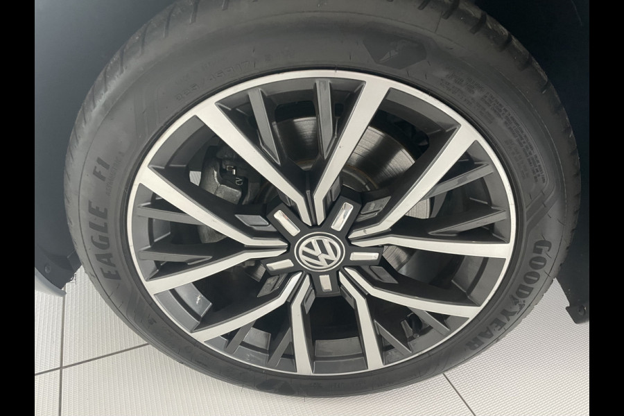 Volkswagen Passat Variant 1.5 TSI Business Climate control - Cruise control - A-uitrijcamera - Bluetooth - Keyless entry - Mistlampen - Licht metalen velgen - Navigatie/Multimedia Volkswagen Passat Variant 1.5 TSI Business Climate control - Cruise control - A-uitrijcamera - Bluetooth - Keyless entry - Mistlampen - Licht metalen velgen - Navigatie/Multimedia