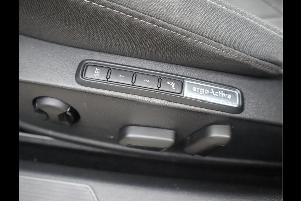 Volkswagen Golf 1.5 TSI Life Business / LED Volkswagen Golf 1.5 TSI Life Business / LED