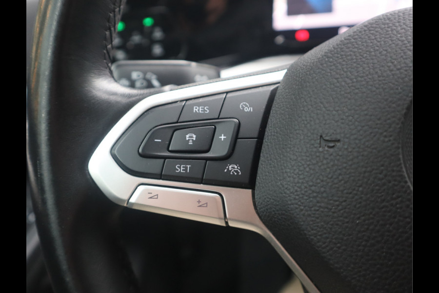 Volkswagen Golf 1.5 TSI Life Business / LED Volkswagen Golf 1.5 TSI Life Business / LED