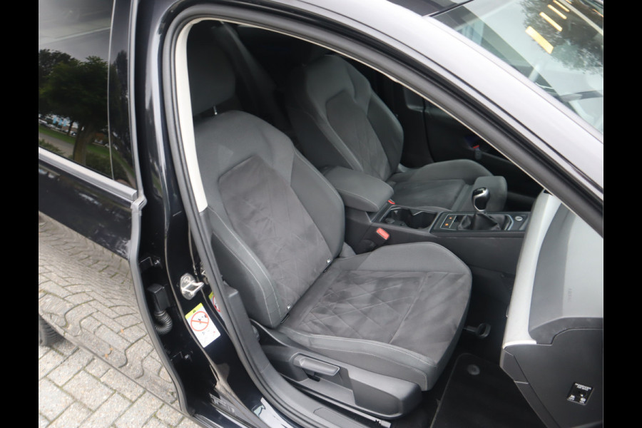 Volkswagen Golf 1.5 TSI Life Business / LED Volkswagen Golf 1.5 TSI Life Business / LED