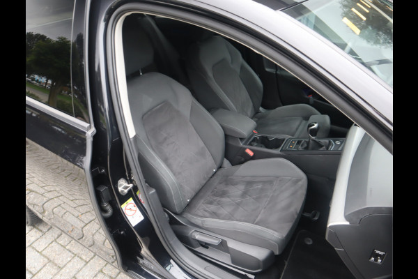 Volkswagen Golf 1.5 TSI Life Business / LED Volkswagen Golf 1.5 TSI Life Business / LED