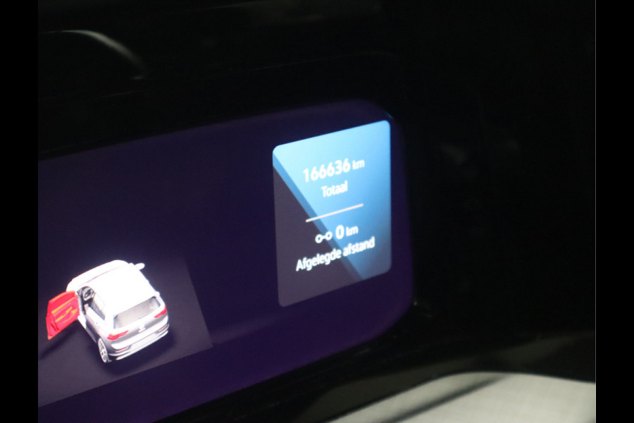 Volkswagen Golf 1.5 TSI Life Business / LED Volkswagen Golf 1.5 TSI Life Business / LED