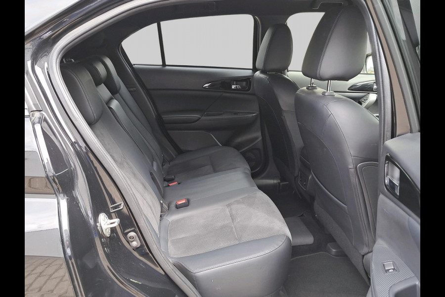 Mitsubishi Eclipse Cross 2.4 PHEV Black Edition | Adaptive Cruise | Navigatie | Apple Carplay | Android Auto Mitsubishi Eclipse Cross 2.4 PHEV Black Edition | Adaptive Cruise | Navigatie | Apple Carplay | Android Auto