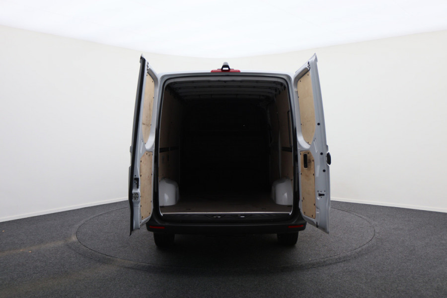 Mercedes-Benz Sprinter 317 CDI Aut. L2H1 Leer, 3-Zits, Camera, Standkachel, Apple Carplay, Cruise, DAB Mercedes-Benz Sprinter 317 CDI Aut. L2H1 Leer, 3-Zits, Camera, Standkachel, Apple Carplay, Cruise, DAB