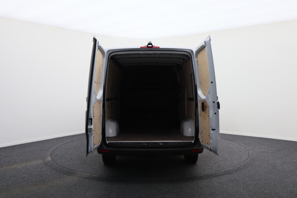Mercedes-Benz Sprinter 317 CDI Aut. L2H1 Leer, 3-Zits, Camera, Standkachel, Apple Carplay, Cruise, DAB Mercedes-Benz Sprinter 317 CDI Aut. L2H1 Leer, 3-Zits, Camera, Standkachel, Apple Carplay, Cruise, DAB