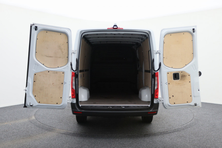 Mercedes-Benz Sprinter 317 CDI Aut. L2H1 Leer, 3-Zits, Camera, Standkachel, Apple Carplay, Cruise, DAB Mercedes-Benz Sprinter 317 CDI Aut. L2H1 Leer, 3-Zits, Camera, Standkachel, Apple Carplay, Cruise, DAB