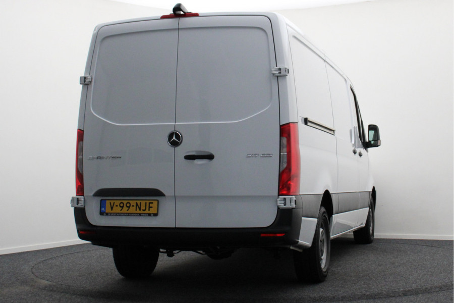 Mercedes-Benz Sprinter 317 CDI Aut. L2H1 Leer, 3-Zits, Camera, Standkachel, Apple Carplay, Cruise, DAB Mercedes-Benz Sprinter 317 CDI Aut. L2H1 Leer, 3-Zits, Camera, Standkachel, Apple Carplay, Cruise, DAB