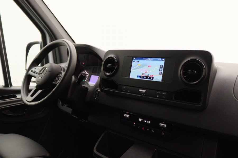 Mercedes-Benz Sprinter 317 CDI Aut. L2H1 Leer, 3-Zits, Camera, Standkachel, Apple Carplay, Cruise, DAB Mercedes-Benz Sprinter 317 CDI Aut. L2H1 Leer, 3-Zits, Camera, Standkachel, Apple Carplay, Cruise, DAB