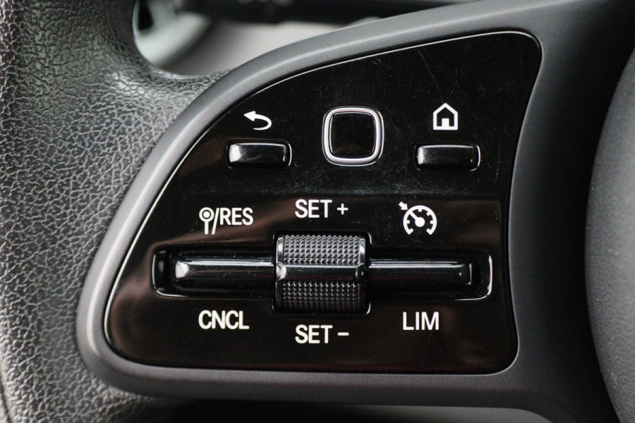 Mercedes-Benz Sprinter 317 CDI Aut. L2H1 Leer, 3-Zits, Camera, Standkachel, Apple Carplay, Cruise, DAB Mercedes-Benz Sprinter 317 CDI Aut. L2H1 Leer, 3-Zits, Camera, Standkachel, Apple Carplay, Cruise, DAB