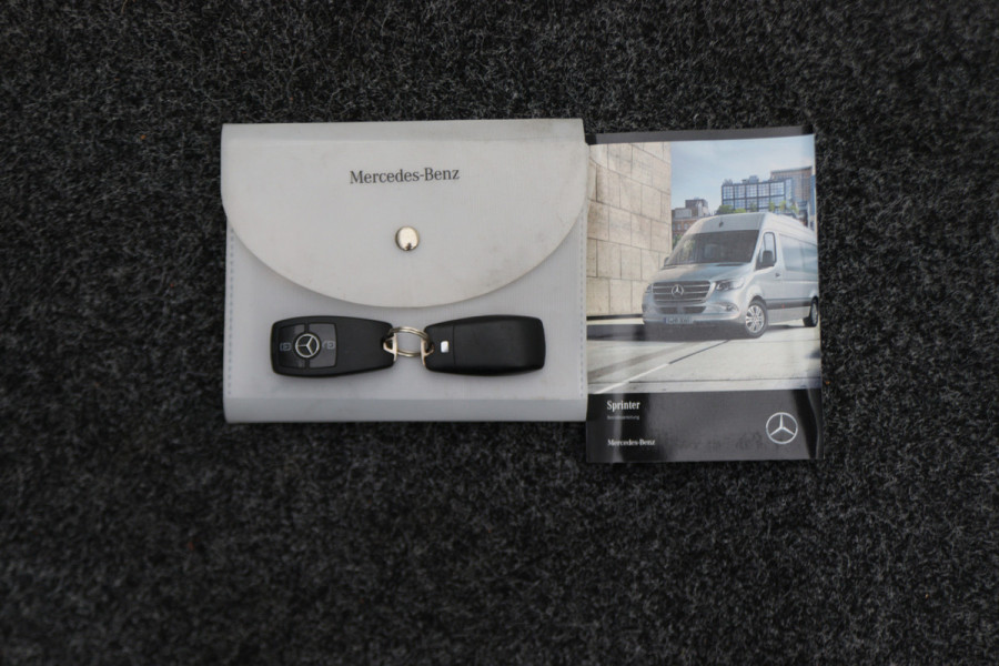 Mercedes-Benz Sprinter 317 CDI Aut. L2H1 Leer, 3-Zits, Camera, Standkachel, Apple Carplay, Cruise, DAB Mercedes-Benz Sprinter 317 CDI Aut. L2H1 Leer, 3-Zits, Camera, Standkachel, Apple Carplay, Cruise, DAB