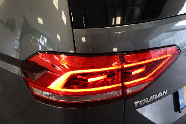 Volkswagen Touran 1.5 TSI Highline Business R Navigatie Full-led Adaptive-Cruise