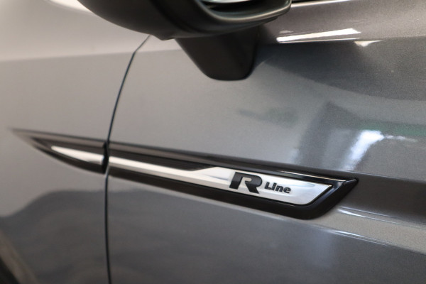 Volkswagen Touran 1.5 TSI Highline Business R Navigatie Full-led Adaptive-Cruise