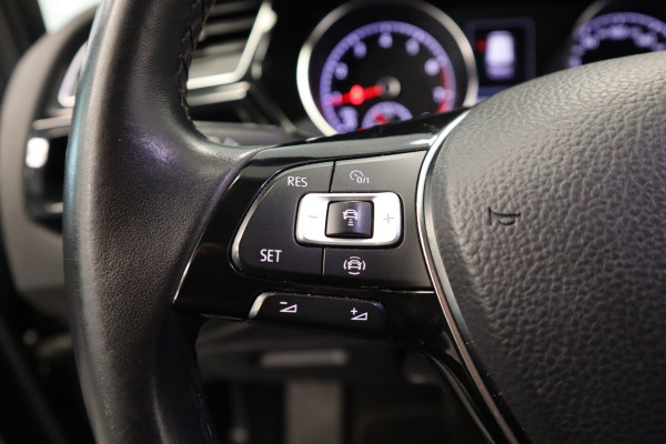 Volkswagen Touran 1.5 TSI Highline Business R Navigatie Full-led Adaptive-Cruise