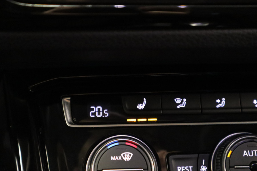 Volkswagen Touran 1.5 TSI Highline Business R Navigatie Full-led Adaptive-Cruise