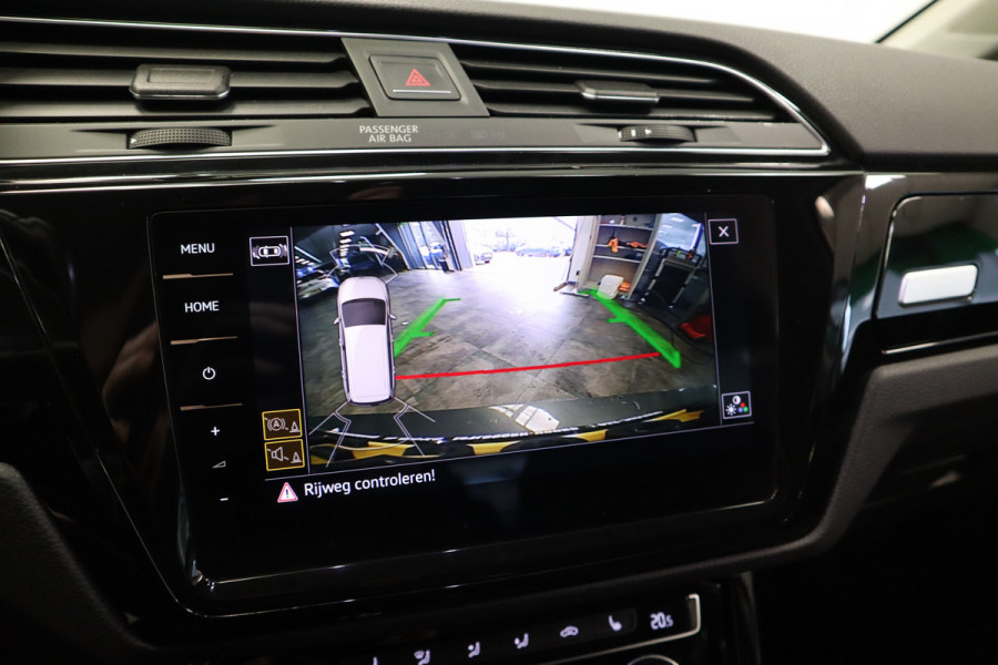 Volkswagen Touran 1.5 TSI Highline Business R Navigatie Full-led Adaptive-Cruise